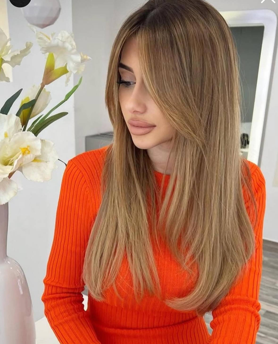 Hairextensions zijn de ideale manier om je haarstijl te veranderen zonder te wachten op de natuurlijke groei. Met hairextensions kun je in een handomdraai een nieuwe look creëren. Ze zijn perfect voor speciale gelegenheden, zoals bruiloften, feesten of gewoon om jezelf te verwennen. Bij Annas Hairextensions bieden we een breed scala aan stijlen, kleuren en lengtes, zodat je altijd de perfecte match vindt.