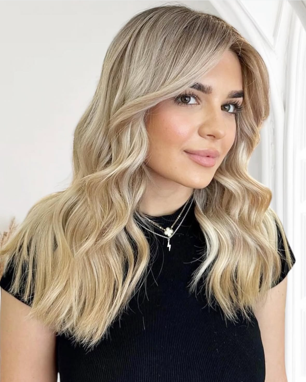 Hairextensions van topkwaliteit, professioneel geplaatst voor een natuurlijk, vol en lang resultaat.