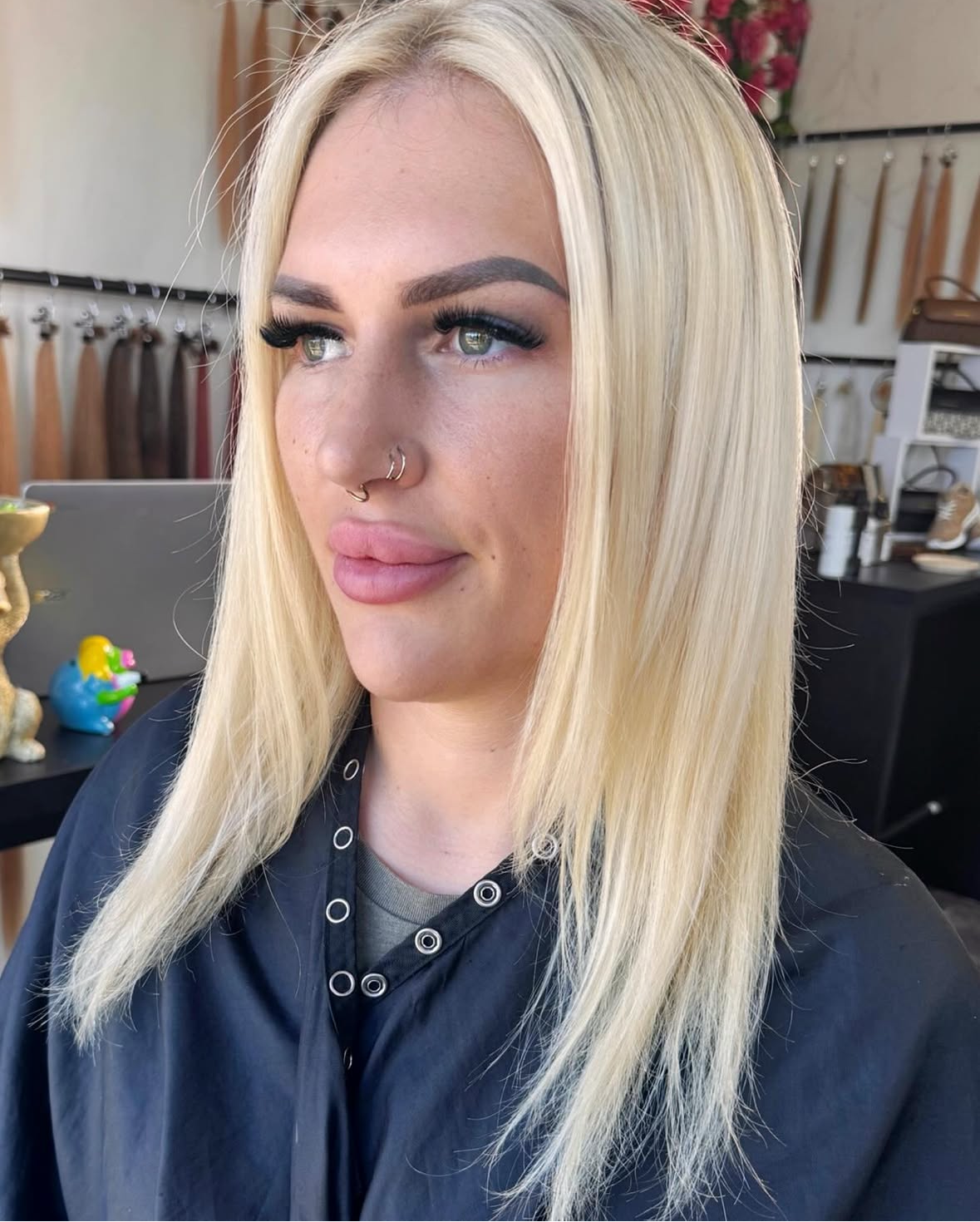 Natuurlijke hairextensions Amsterdam, vakkundig geplaatst voor een vol, lang en stralend haar.